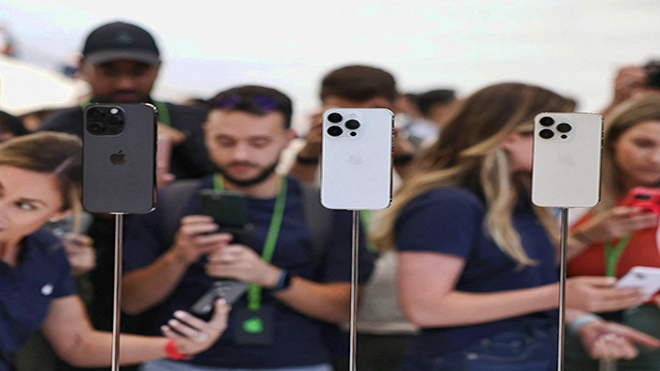 هواتف iPhone 14 Pro الجديد معروضة خلال حدث خاص لشركة "أبل" في ولاية كاليفورنيا الأميركية
